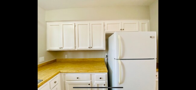 Building Photo - Huge Adobe 2 Bed/1Bath Adobe Townhome in C...