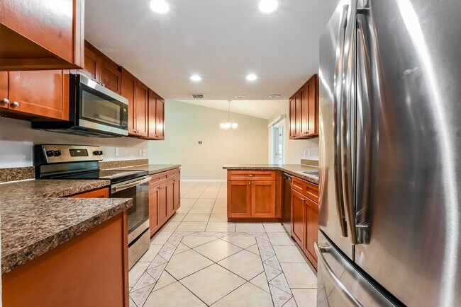 Foto del edificio - 829 W Birchwood Cir