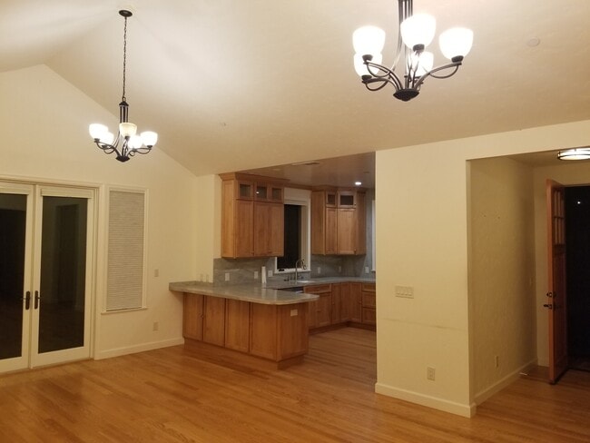 Building Photo - 259 Uplands Dr