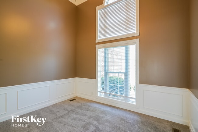 Foto del edificio - 115 Gallant Ct