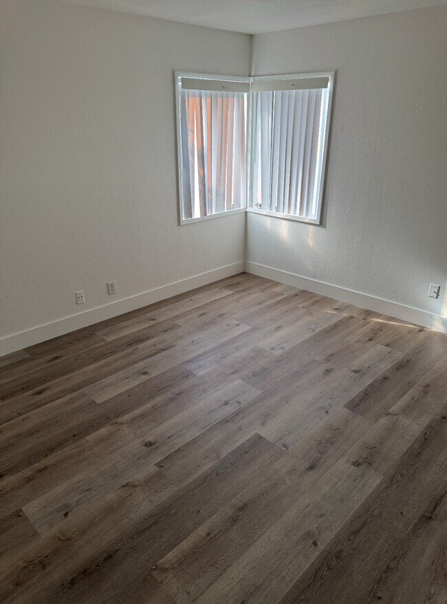 Foto del edificio - 3874 Arden Dr S