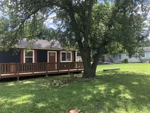 Building Photo - 8285 Center Dr