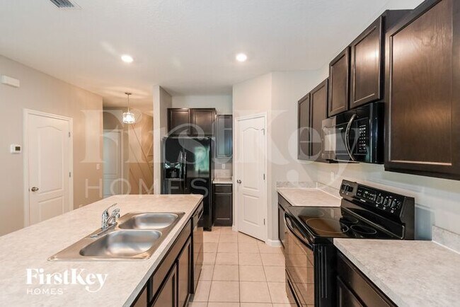 Foto del edificio - 5592 Kellar Cir