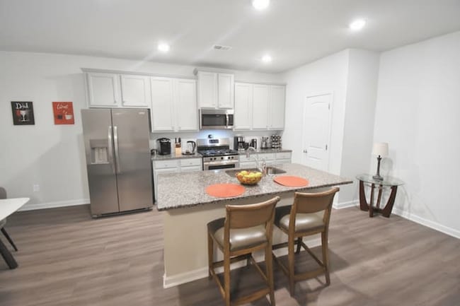 Building Photo - 281 Turtle Creek Dr