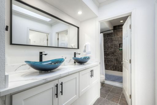 Foto del edificio - San Diego Coastal Dream Crown Point Jewel 3 or 6 Month lease only Partially Furnished Ready for M...