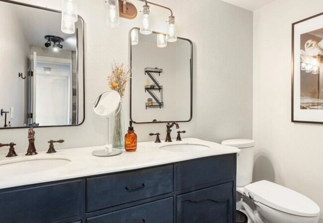 Foto del edificio - 2135 E 4th St