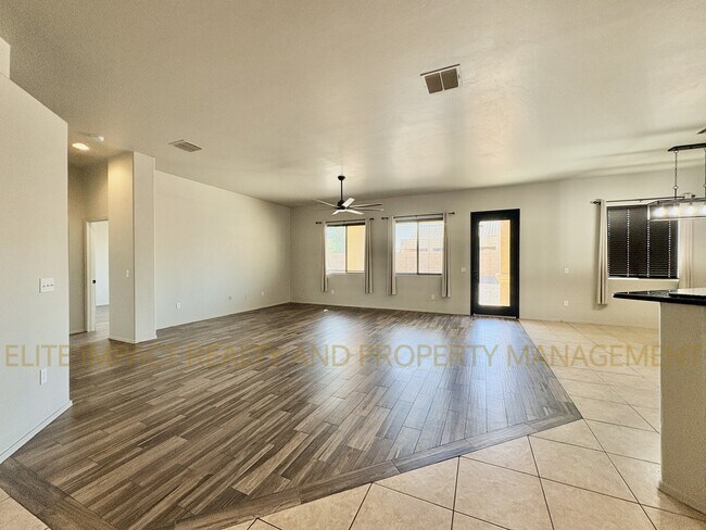 Building Photo - 6601 S Cedar Vista Dr