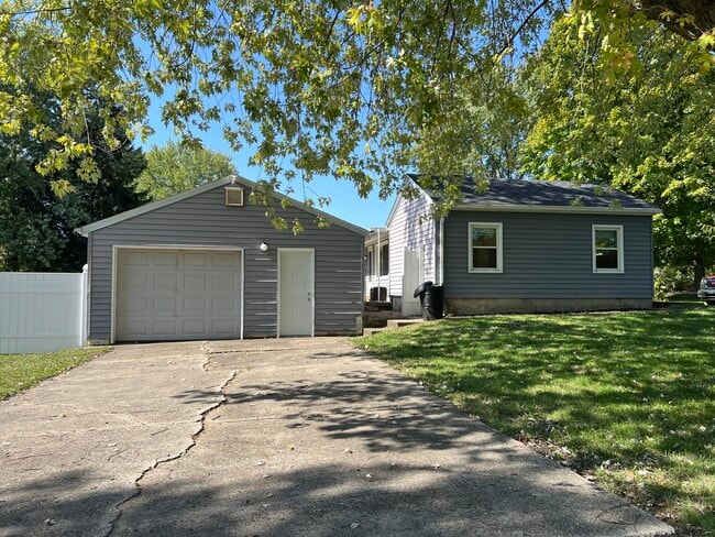 Building Photo - 3591 Harry Truman Dr