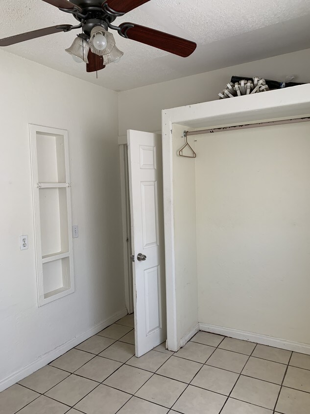 Building Photo - 839 W 10th St