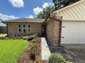 Building Photo - 646 Fair Oak Dr