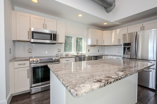 Foto del edificio - 4467 Ocean View Ave