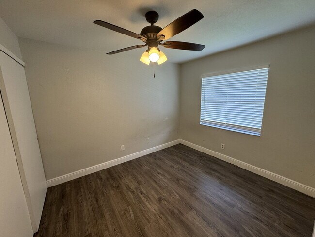 Foto del edificio - 5615 E 127th Ave