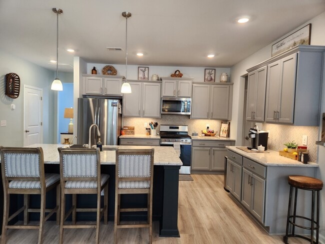 Building Photo - 752 Flowering Br Ave