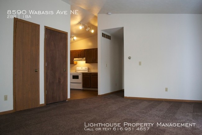 Building Photo - Two Bedroom Duplex in Rockford