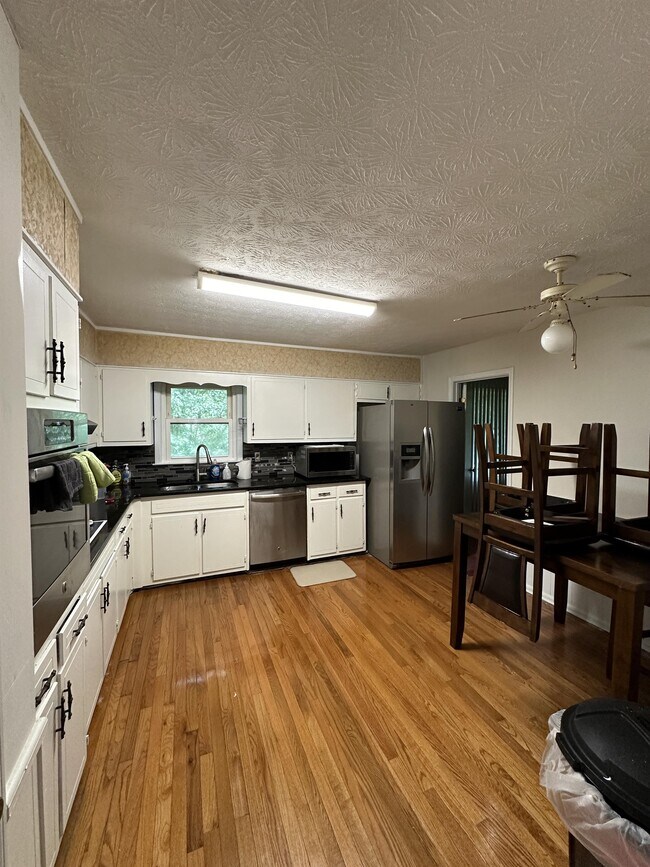 Foto del edificio - 4666 Mercer Rd