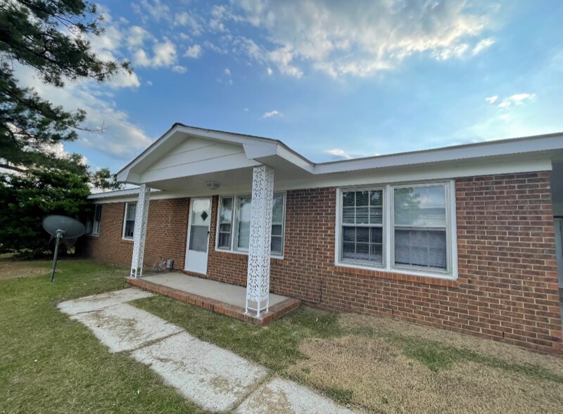 Primary Photo - 139 Brocton Dr