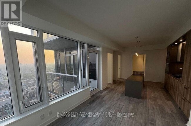 Building Photo - 11 Yorkville Ave