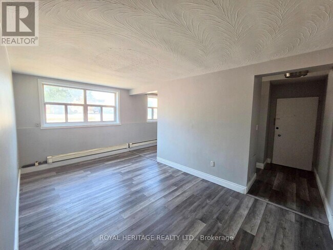 Building Photo - 300 Montrave Ave