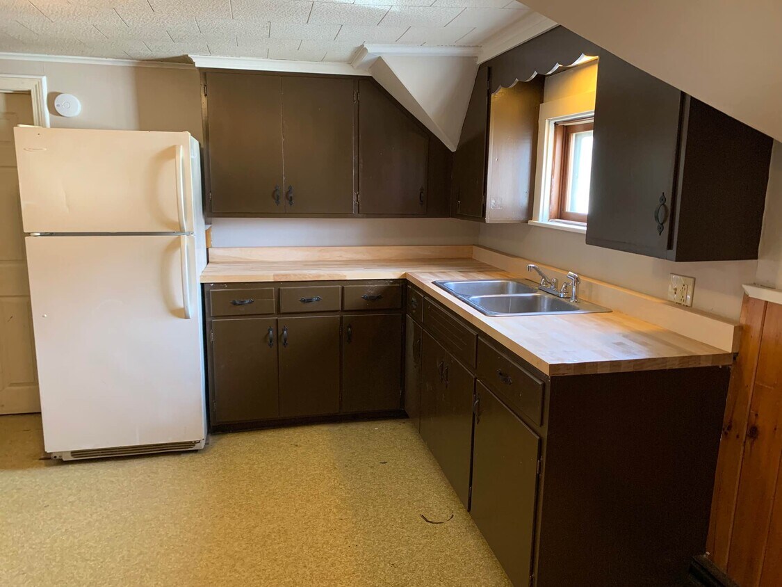 26 Oak St, Waterville, ME 04901 House Rental in Waterville, ME