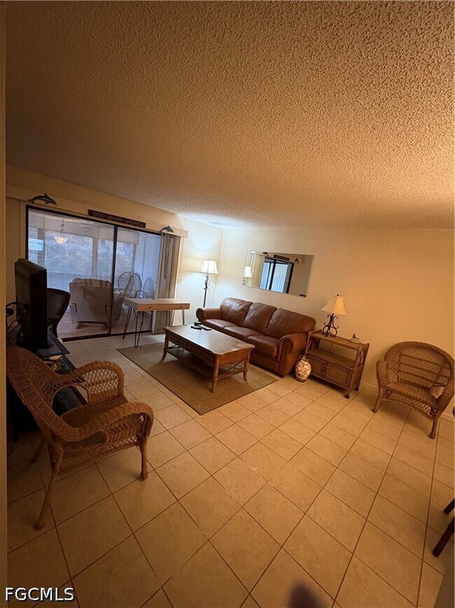 Foto del edificio - 6116 Whiskey Creek Dr