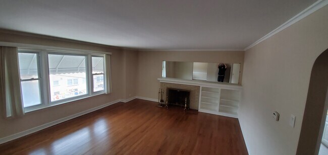 Building Photo - 1617 W 83rd St