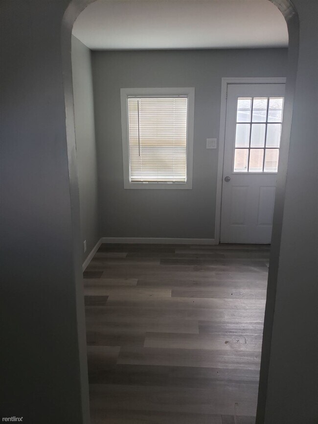 Building Photo - 2 br, 1 bath House - 505 W 10th St 505