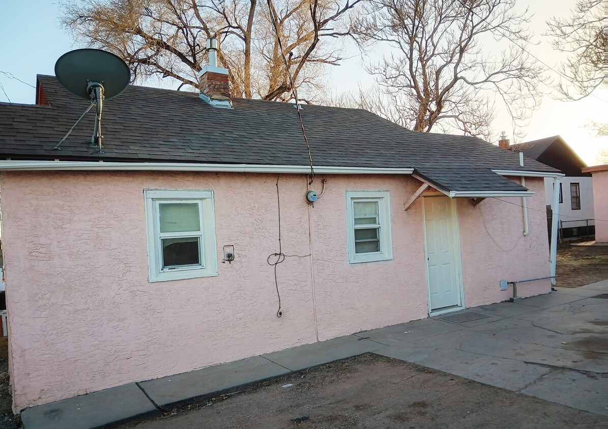 Foto principal - 2428 E Evans Ave