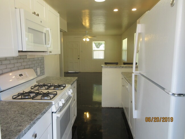 Foto del edificio - 223 W Turney Ave