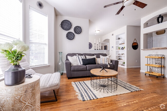2BR,2BA - 1,016SF - Living Room - Lakes at Westview