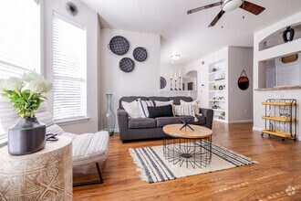 Interior Photo - Lakes at Westview