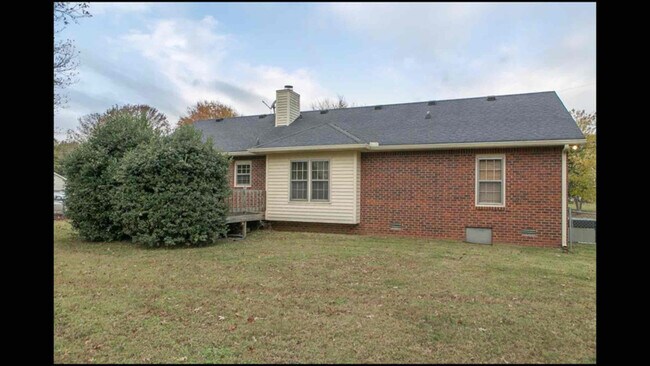 Building Photo - 101 Spruce Ct
