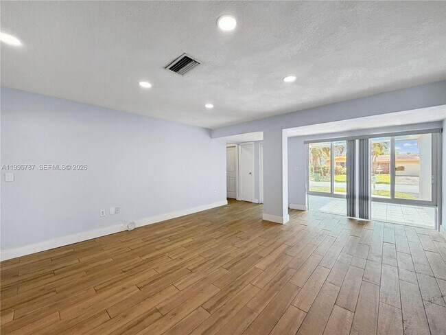 Foto del edificio - 6331 SW 35th St