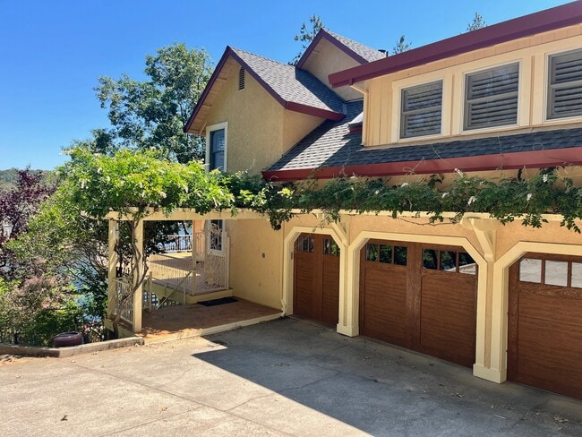 Building Photo - 18098 Chaparral Dr