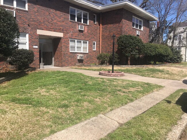 Foto del edificio - 801 Greenway Ct