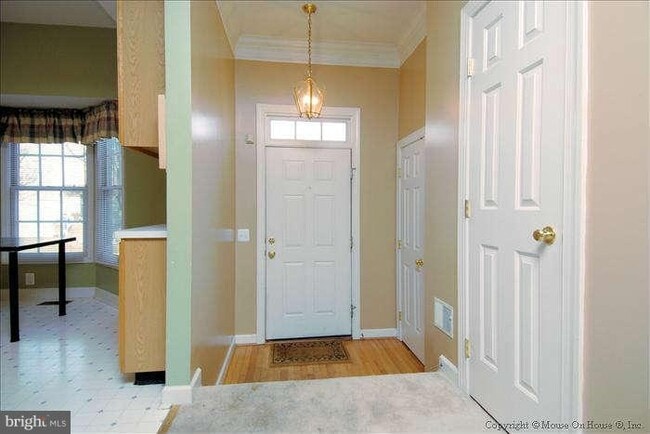 Building Photo - 6707 Royal Thomas Way