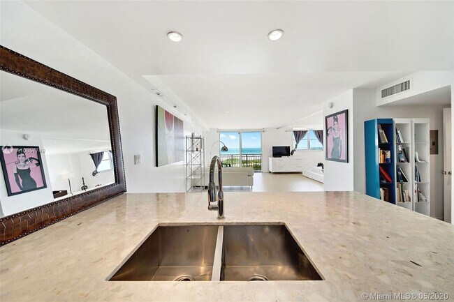 Building Photo - 345 Ocean Dr