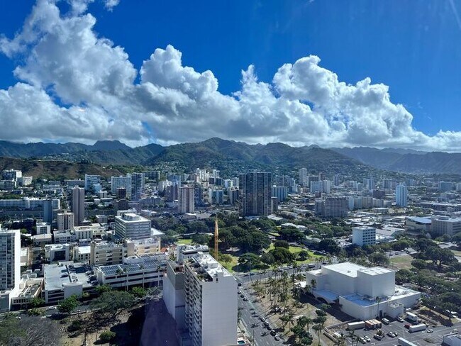 Foto del edificio - Symphony Honolulu: 2 Bed, 2 Bath w/ 2 Park...
