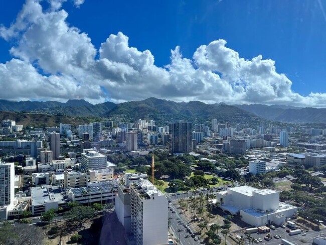 Building Photo - Symphony Honolulu: 2 Bed, 2 Bath w/ 2 Park...