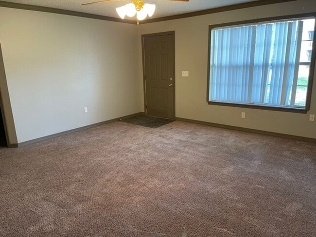 Photo - 1702-1704 N. Lewis Ave Apartment