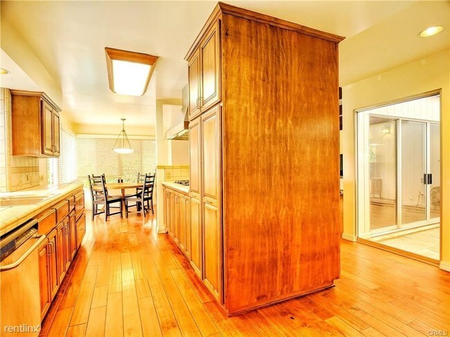Building Photo - 4 br, 3 bath House - 340 W Wistaria Ave