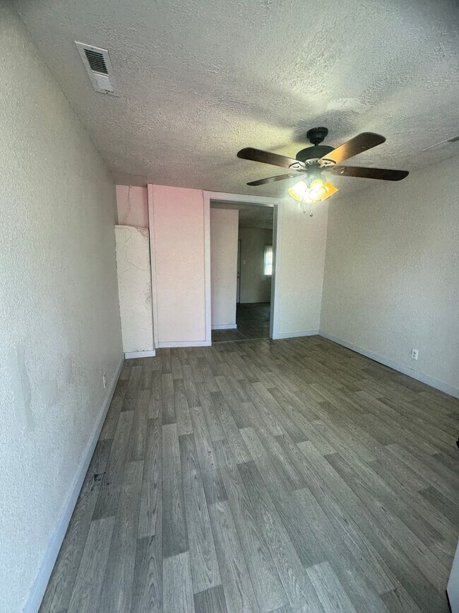 Foto del edificio - Remodeled 3 bedroom 1 bath home available soon!