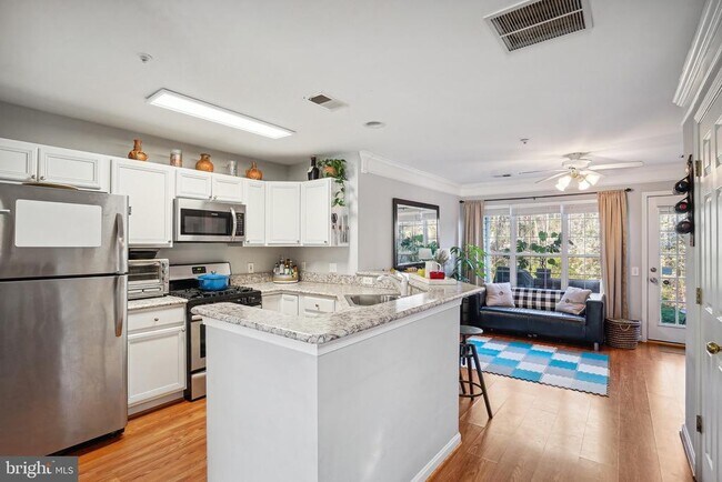 Foto del edificio - 3842 Clore Pl