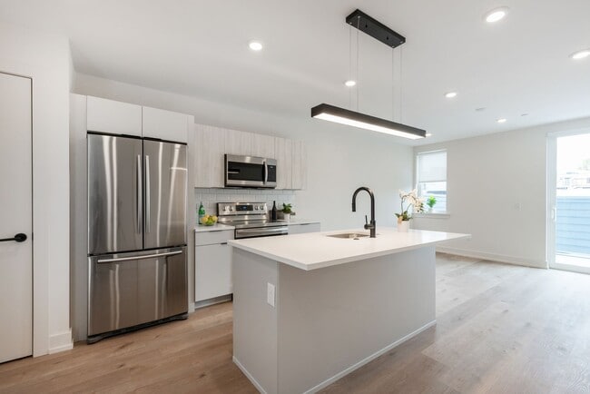 Interior Photo - 1331 S Juniper St