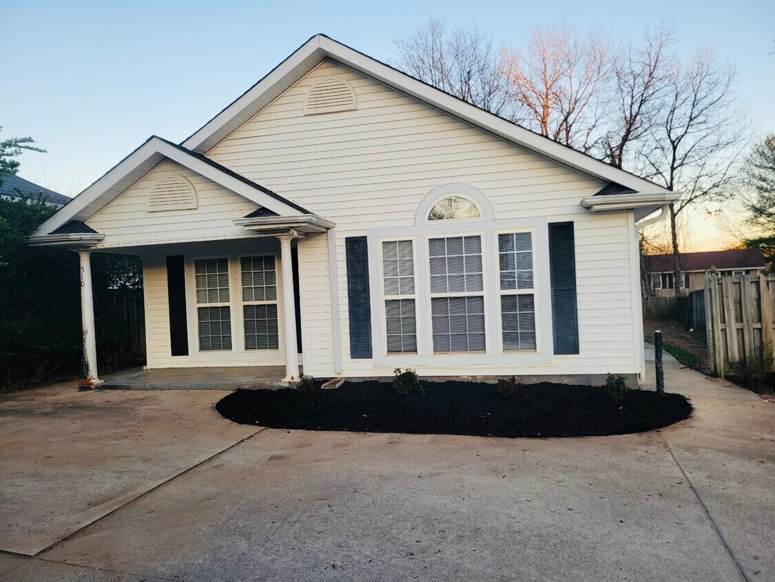 Primary Photo - 510 Pine Knoll Dr