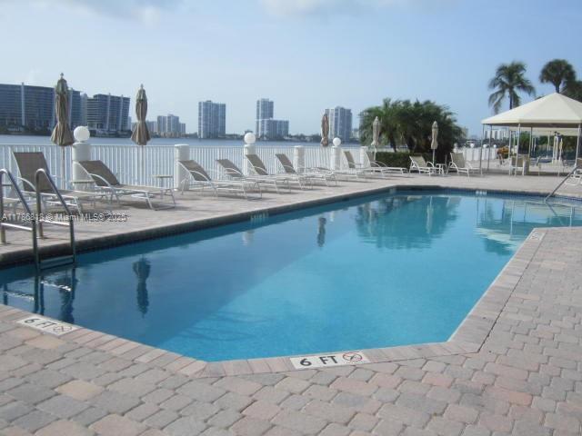 Foto del edificio - 17700 N Bay Rd