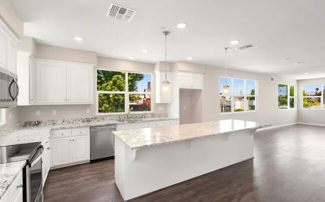 Kitchen island - 4117 Peralta Blvd