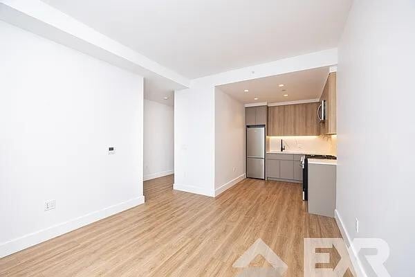 Building Photo - 2230 Cropsey Ave
