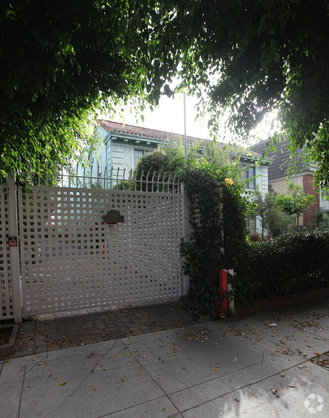 Foto del edificio - 1740 N Gramercy Pl