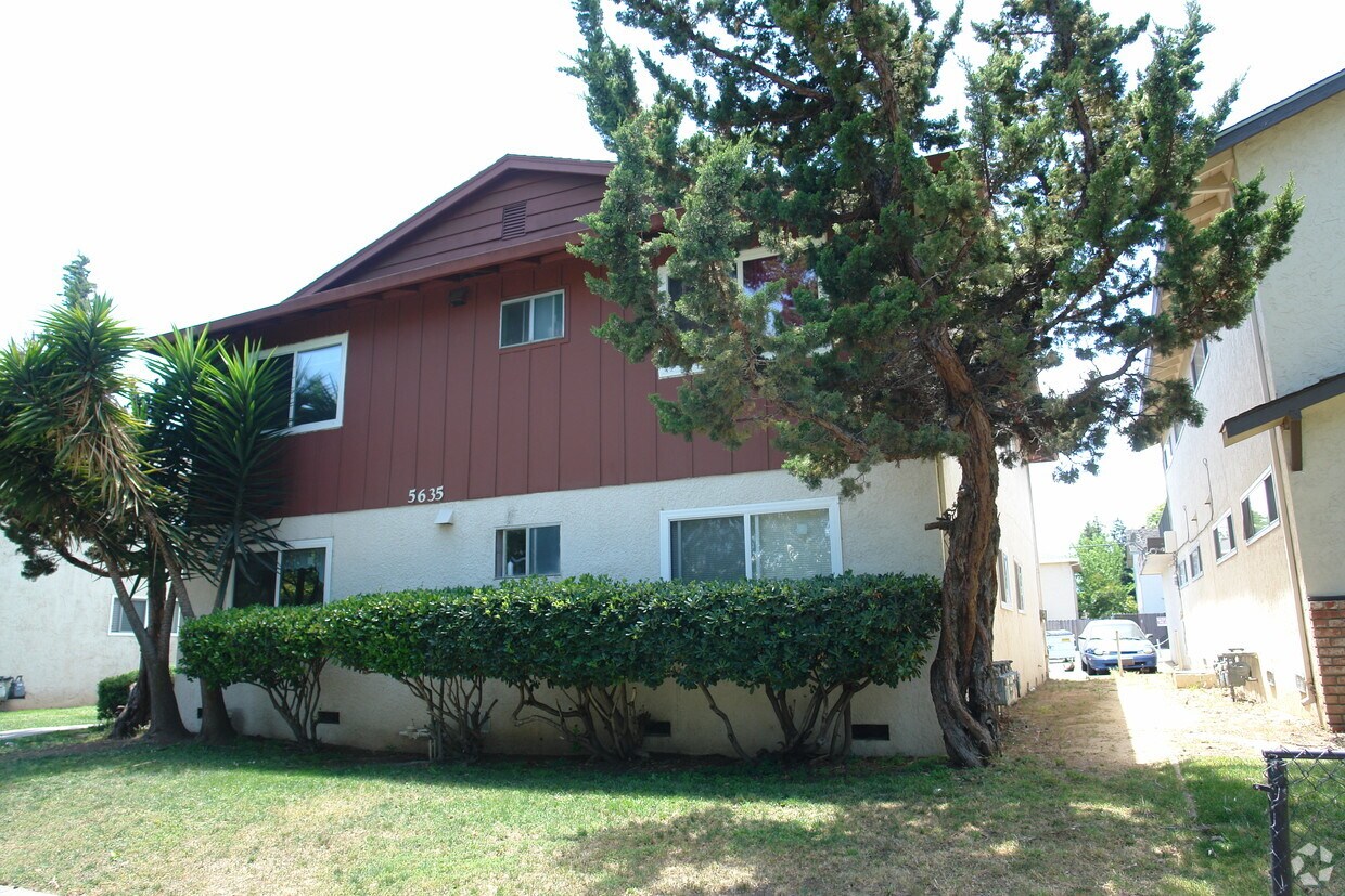 Foto del edificio - 5635 Hoffman Ct