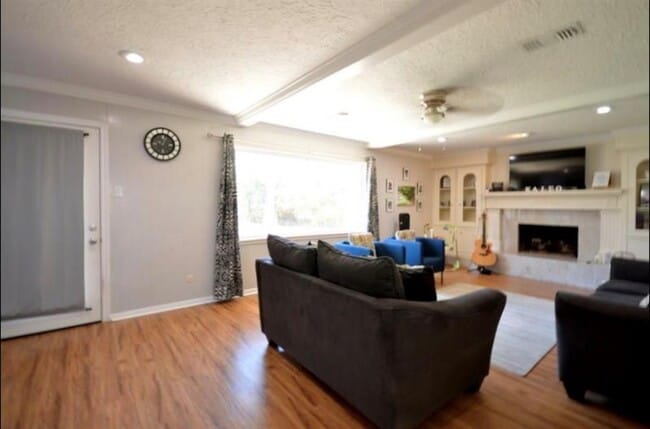 Building Photo - 4107 Cypress Lake Dr